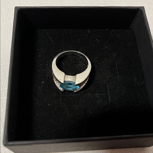 Sterling Silver and Blue Topaz Ring. Size 6.5 - Picture 3 of 14